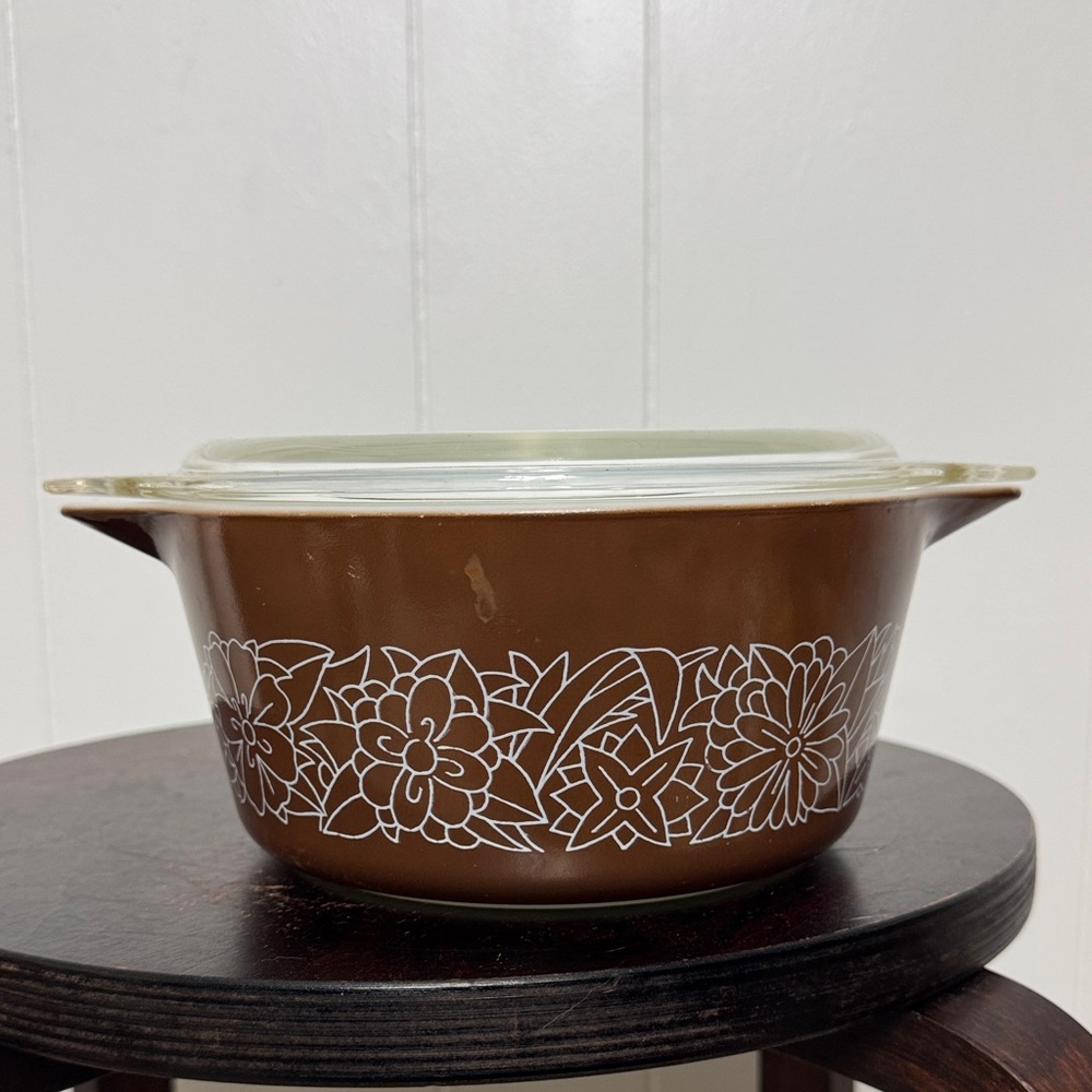 Pyrex woodland dish with lid
